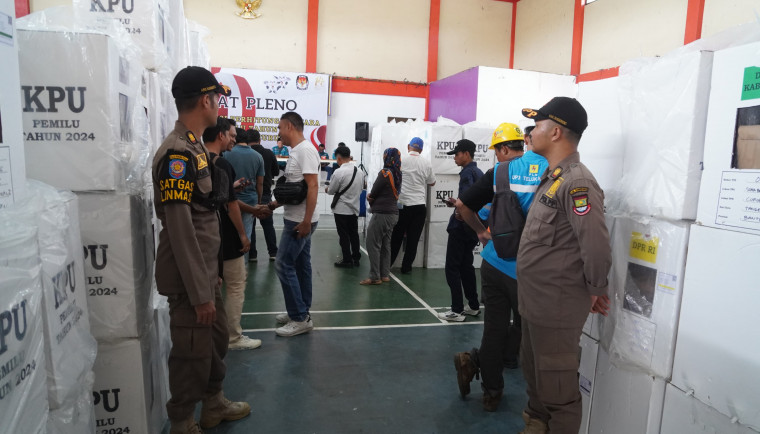 Satpol PP Amankan Rapat Pleno Penghitungan Suara di 29 Kecamatan